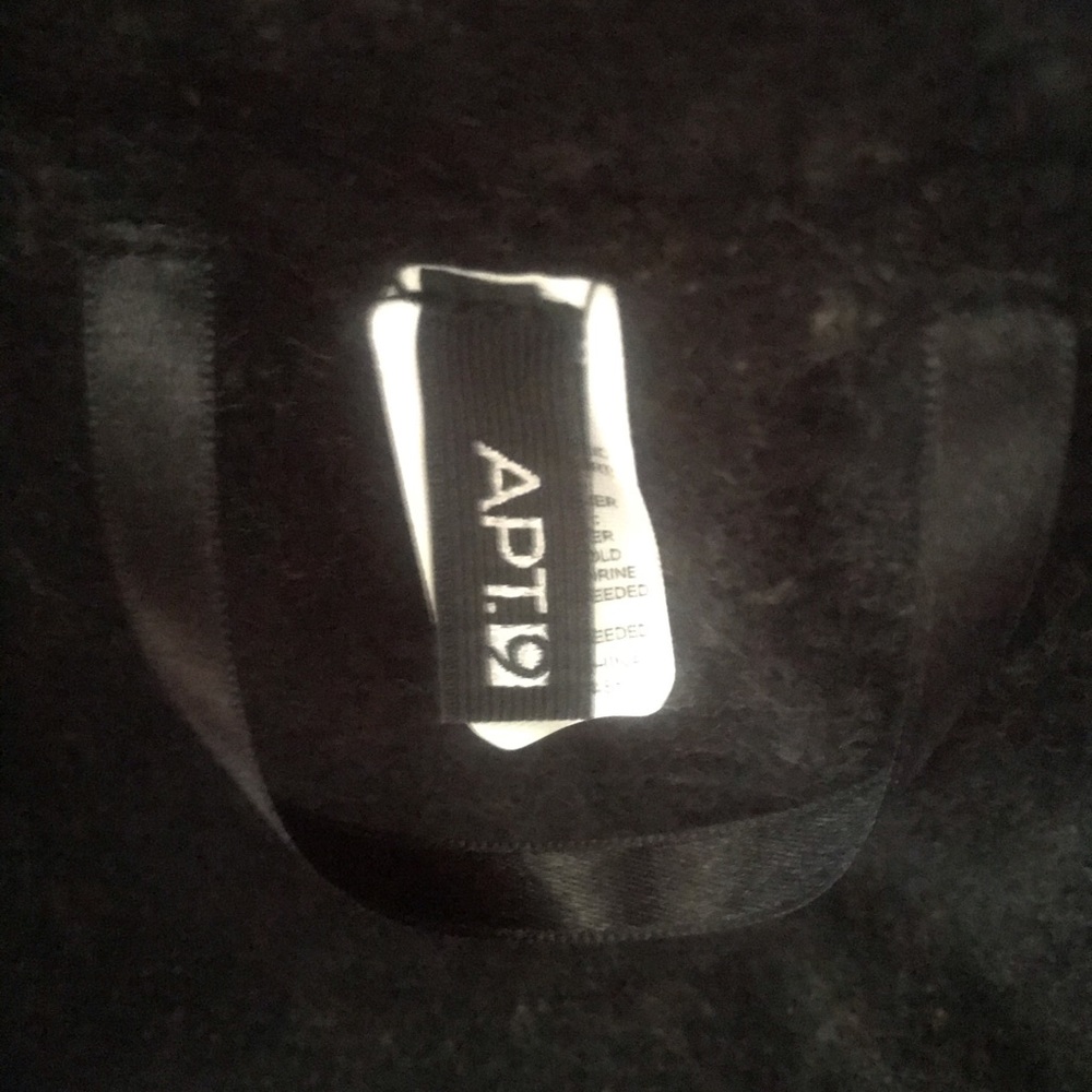 Tan and black Shawl with clasps - Picture 2 of 3